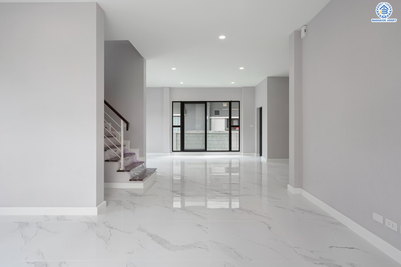 บ้านมือสองตกแต่งใหม่ ม.เดอะซิตี้ ราชพฤกษ์-ปิ่นเกล้า หลังมุม เนื้อที่ 71.8 ตร.ว. ดีไซน์ตอบทุกไลฟ์สไตล์ ฟังก์ชัน 3 ห้องนอน 5 ห้องน้ำ 1 ห้องอเนกประสงค์ 1 ห้องแม่บ้าน จอดรถได้ 2 คัน บนทำเลติดถนนใหญ่ เชื่อมต่อทุกเส้นทาง ใกล้รถไฟฟ้าสายสีม่วง "สถานีบางรักใหญ่" และจุดขึ้นทางด่วน "ศรีรัช"